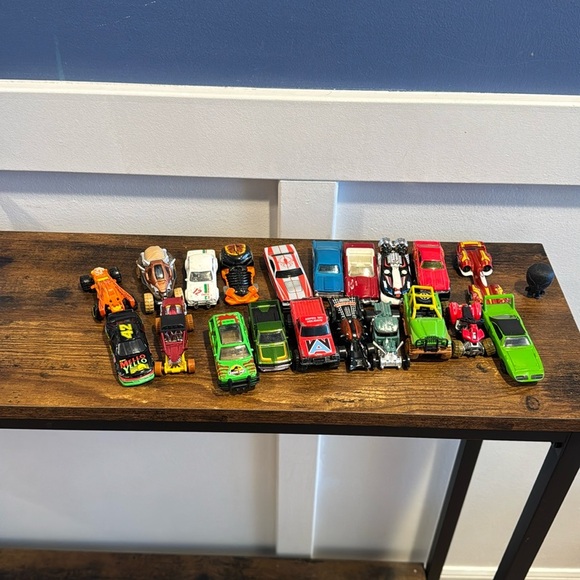 Mixed Lot of 20 Die Cast & Plastic Toy Cars - Picture 1 of 8